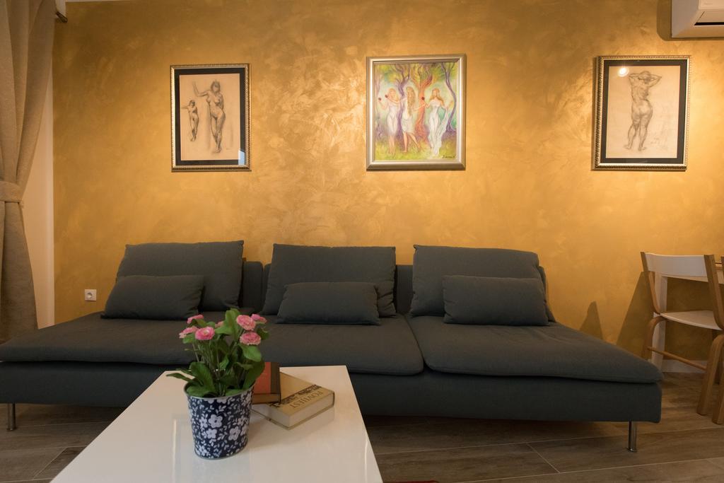 Dam Apartment *