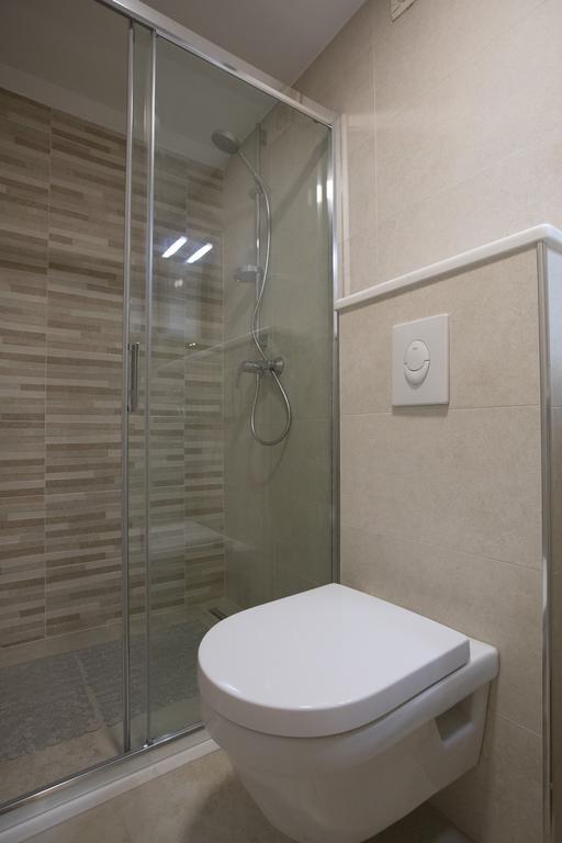Dam Apartment *